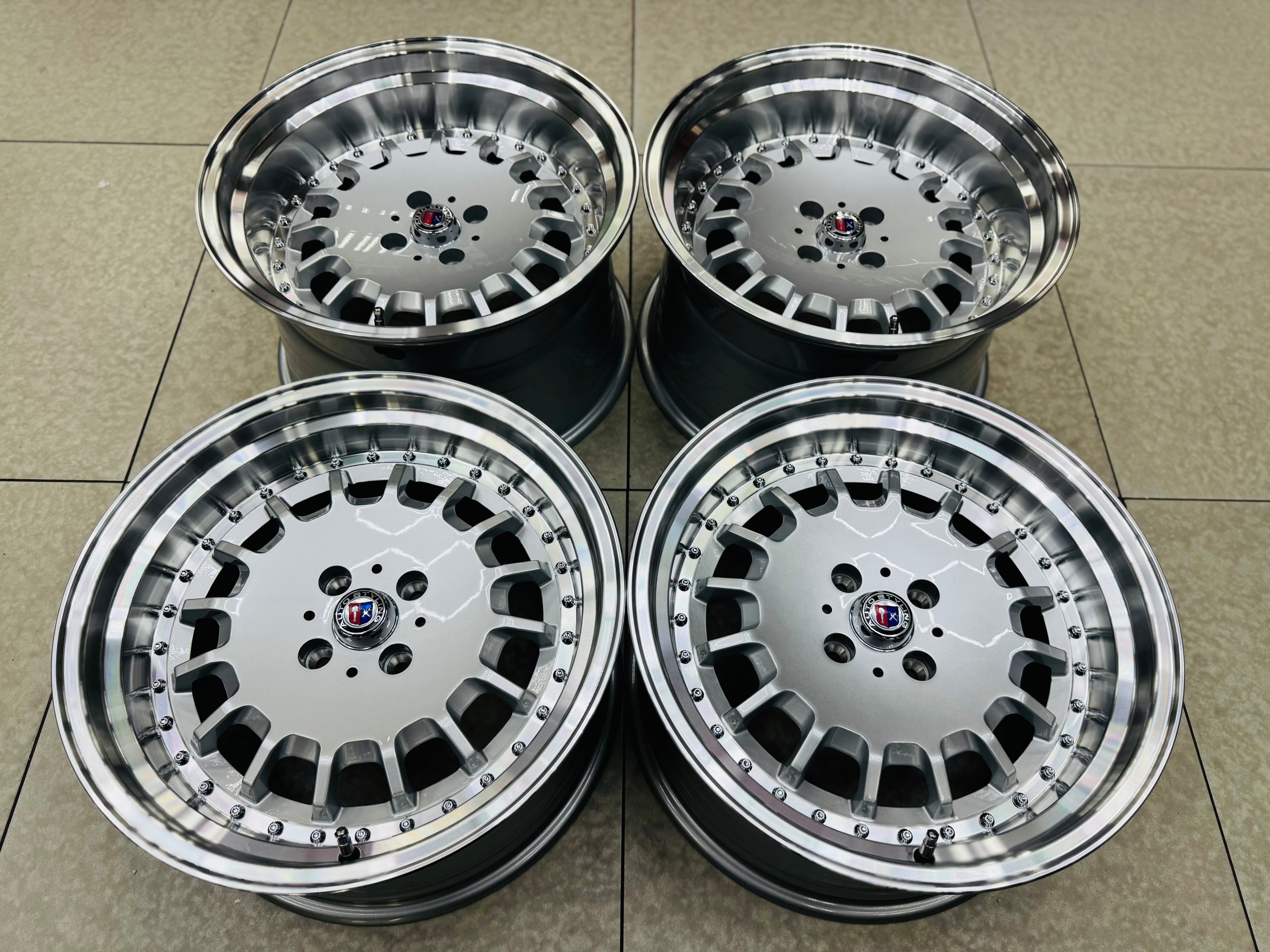 17” AS- E30 BOTTLE CAPS   8.5/10j 4/100  SILVER