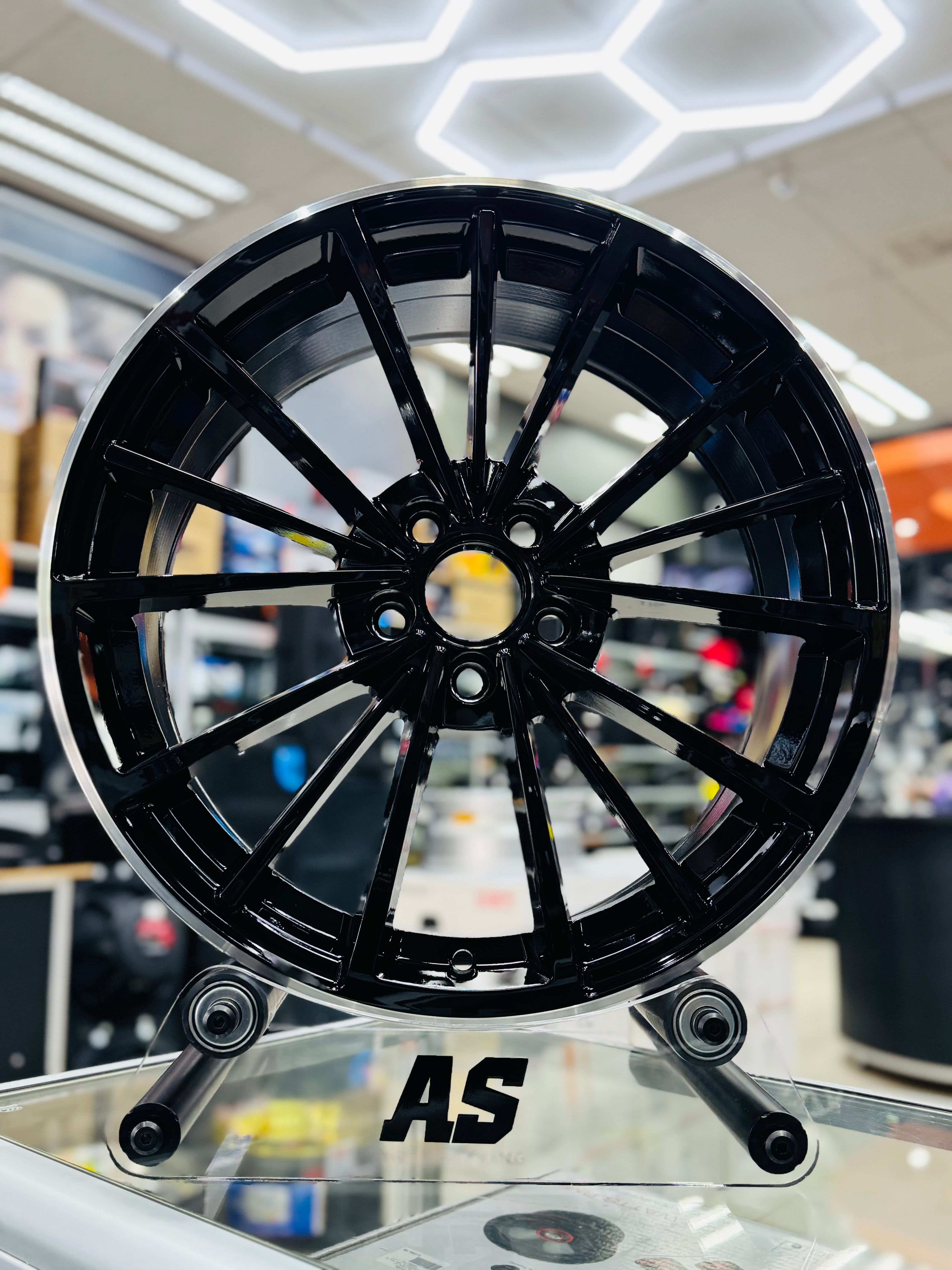 17” V-DUB  CLUBSPORT 2 GB SILVER LIP