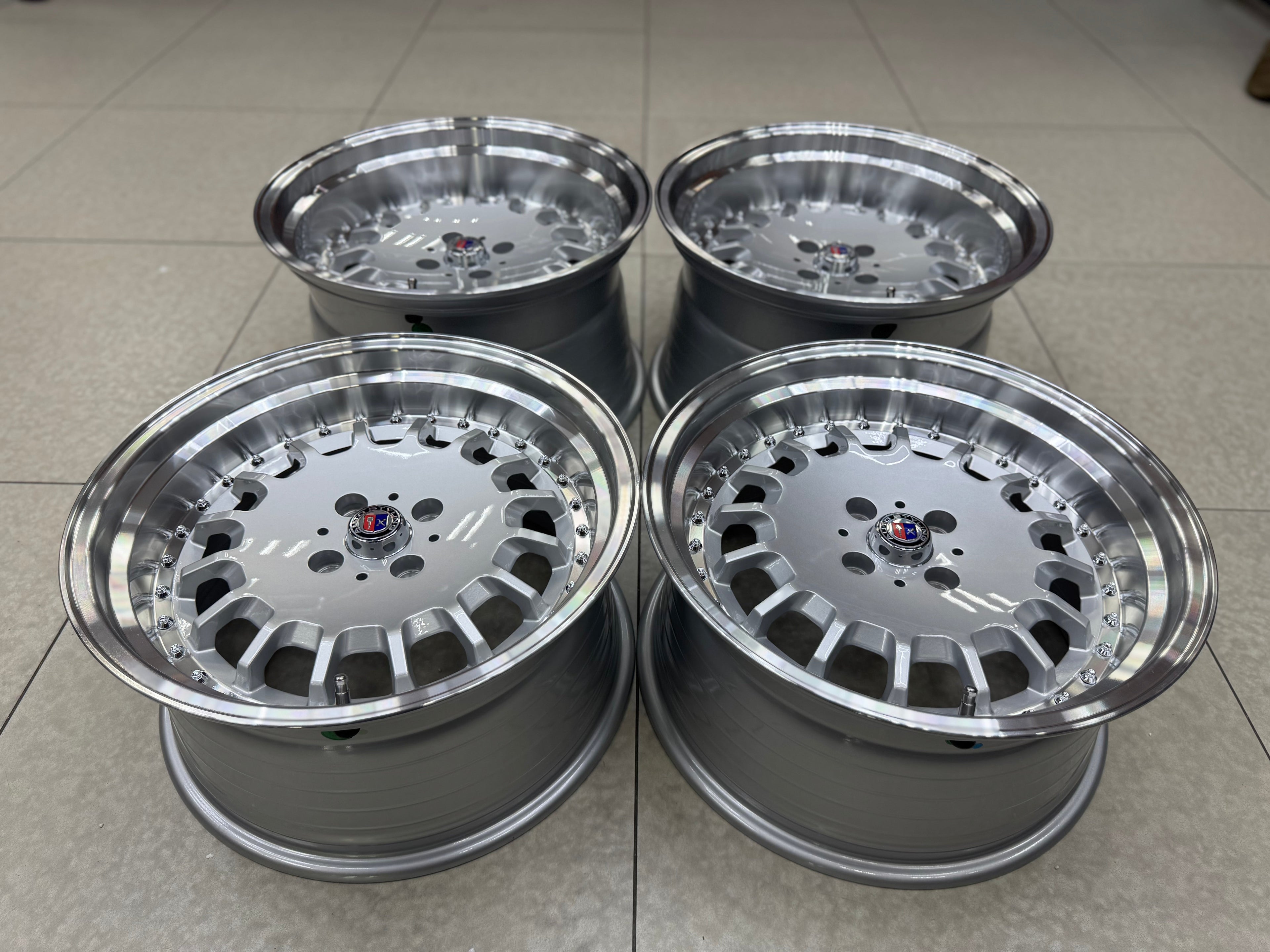 17” AS- E30 BOTTLE CAPS   8.5/10j 4/100  SILVER