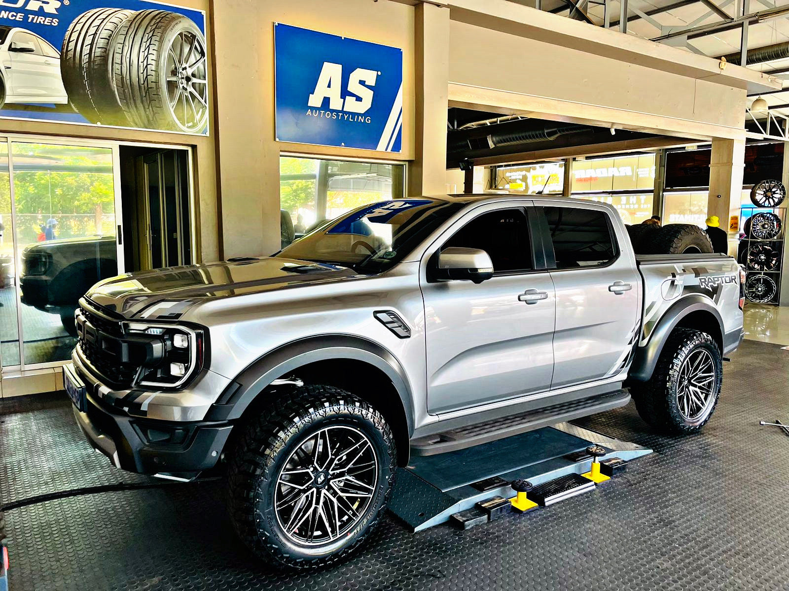 20” CONCAVO SERIES 876  BLACK MACHINE FACE   BAKKIE RIMS 6/139 PCD