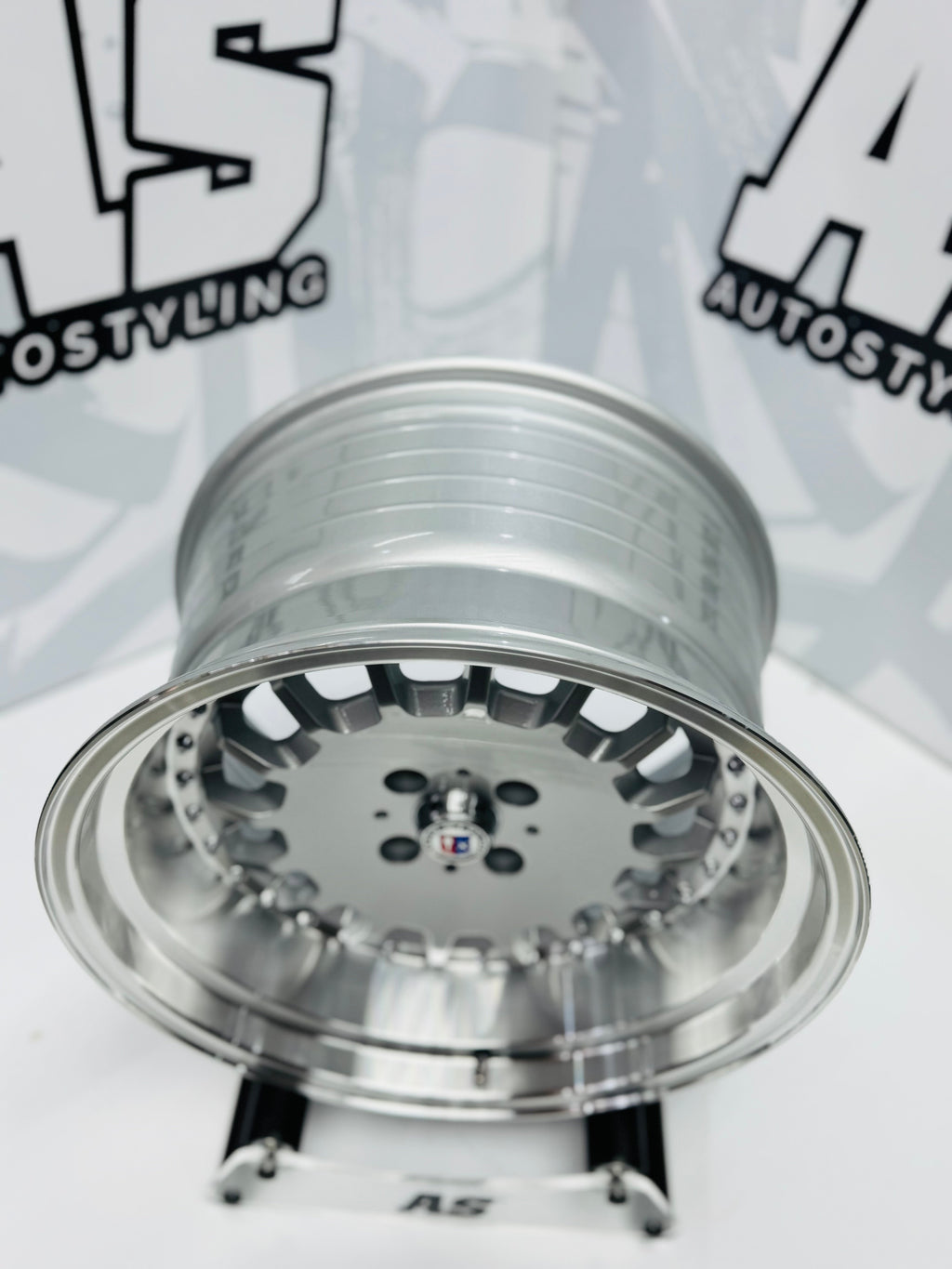 17” AS- E30 BOTTLE CAPS   8.5/10j 4/100  SILVER