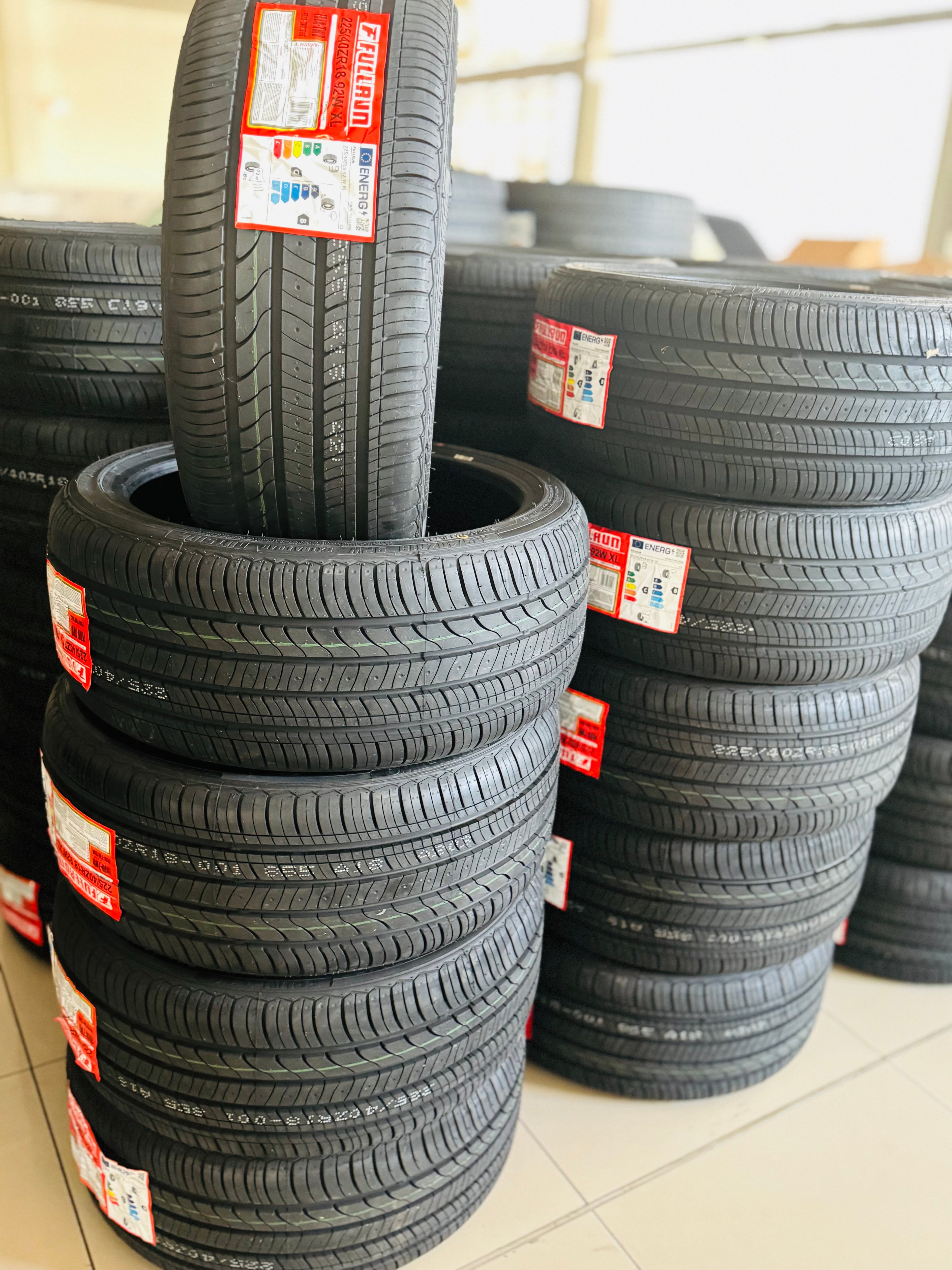 225/40/18 FULLRUN TYRE