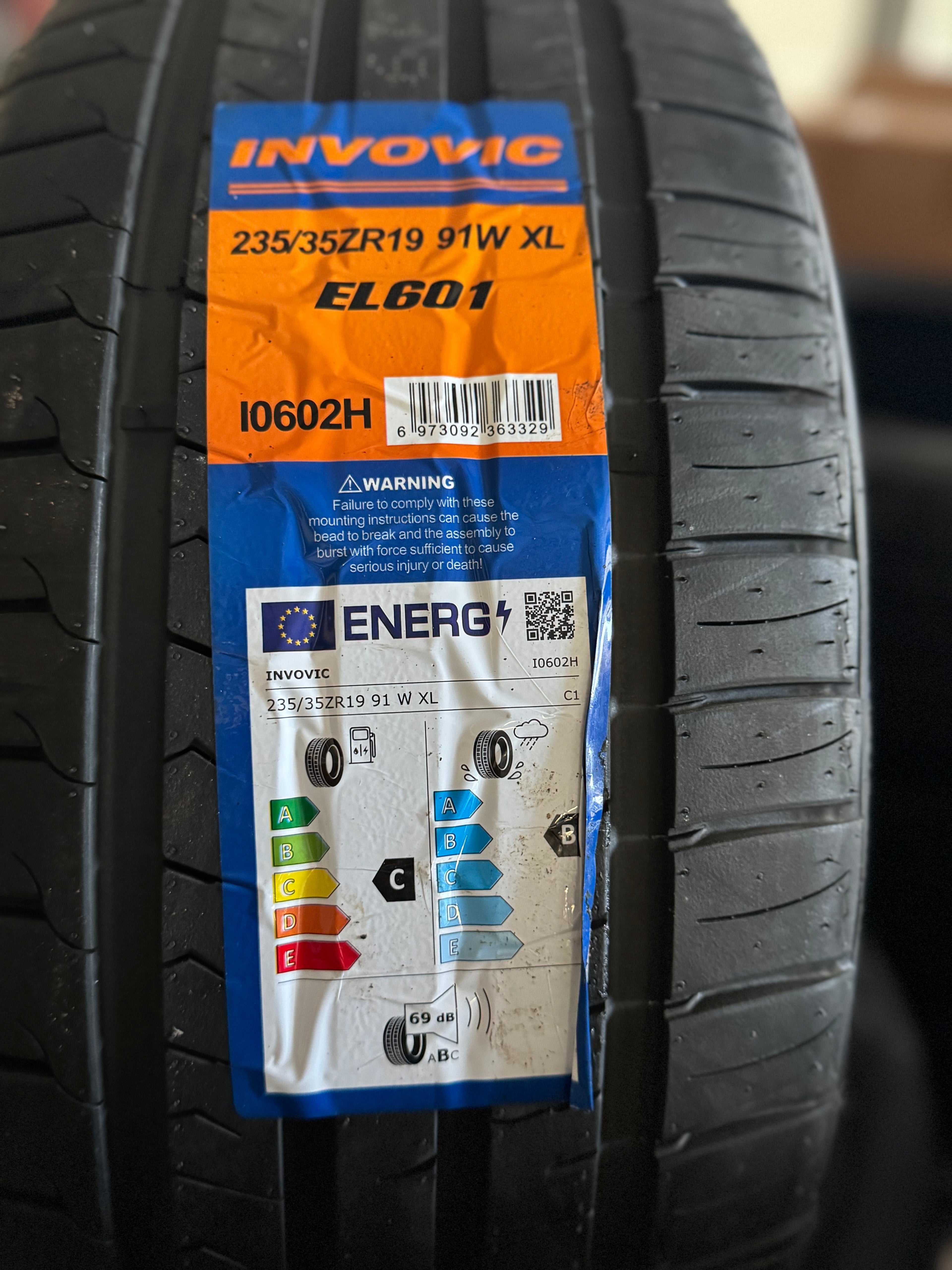 235/35/19 INVOVIC  TYRE