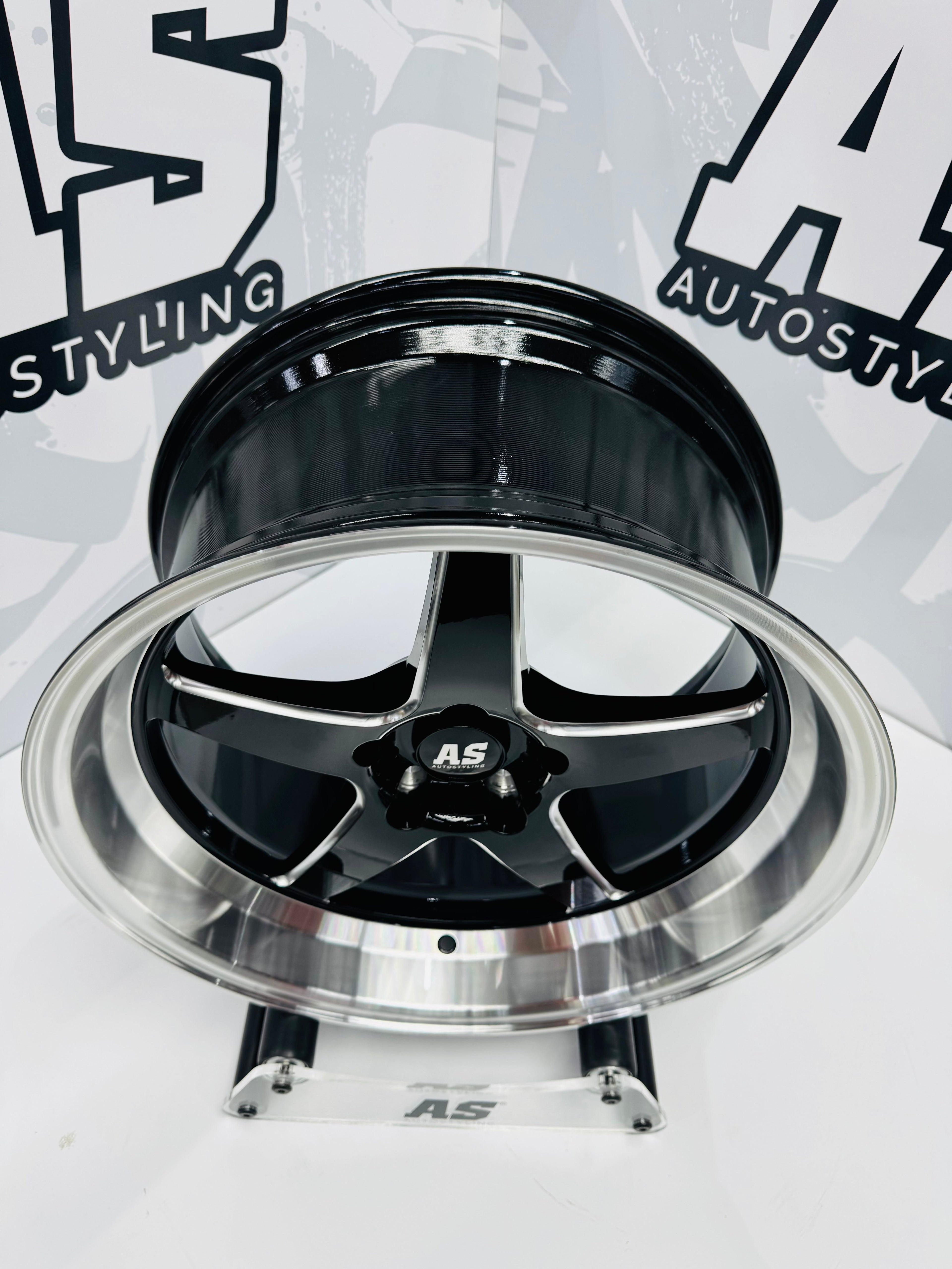 18” F99ZX307 5/114 BLACK with SILVER MILLING SILVER DISH