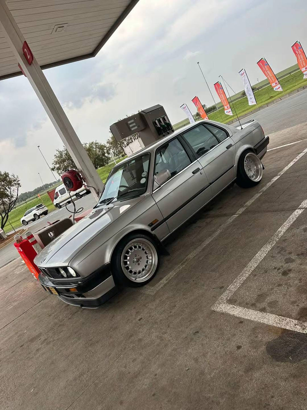 17” AS- E30 BOTTLE CAPS   8.5/10j 4/100  SILVER