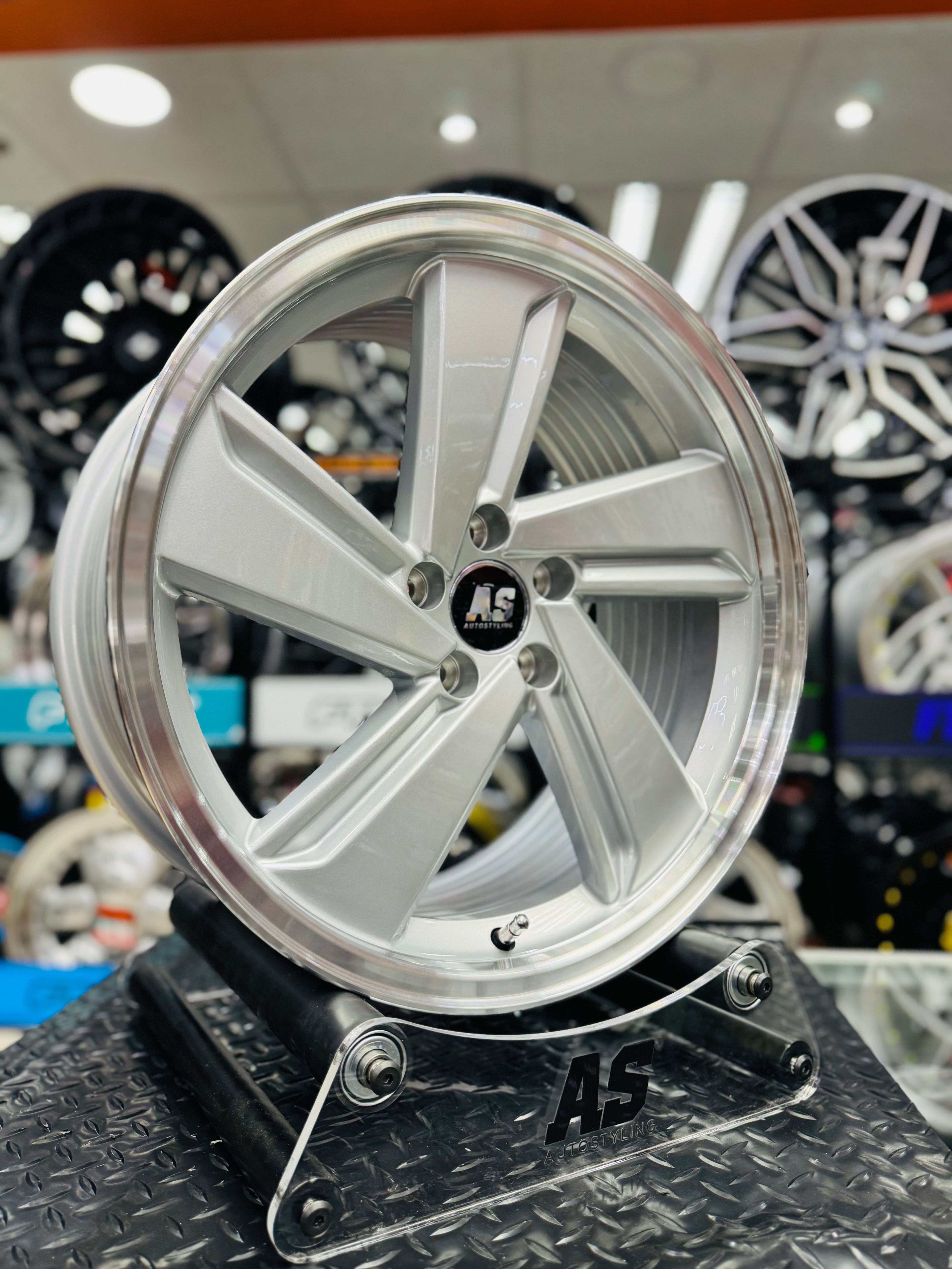 17” AS- MILTON DISHED 5/100 SILVER RIMS