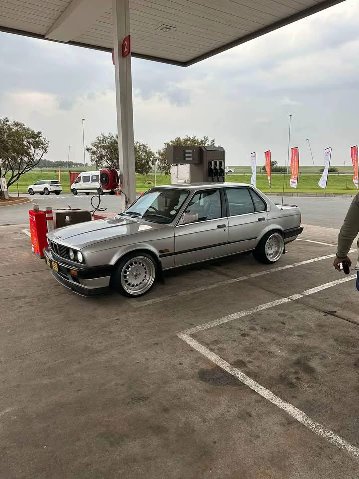 17” AS- E30 BOTTLE CAPS   8.5/10j 4/100  SILVER