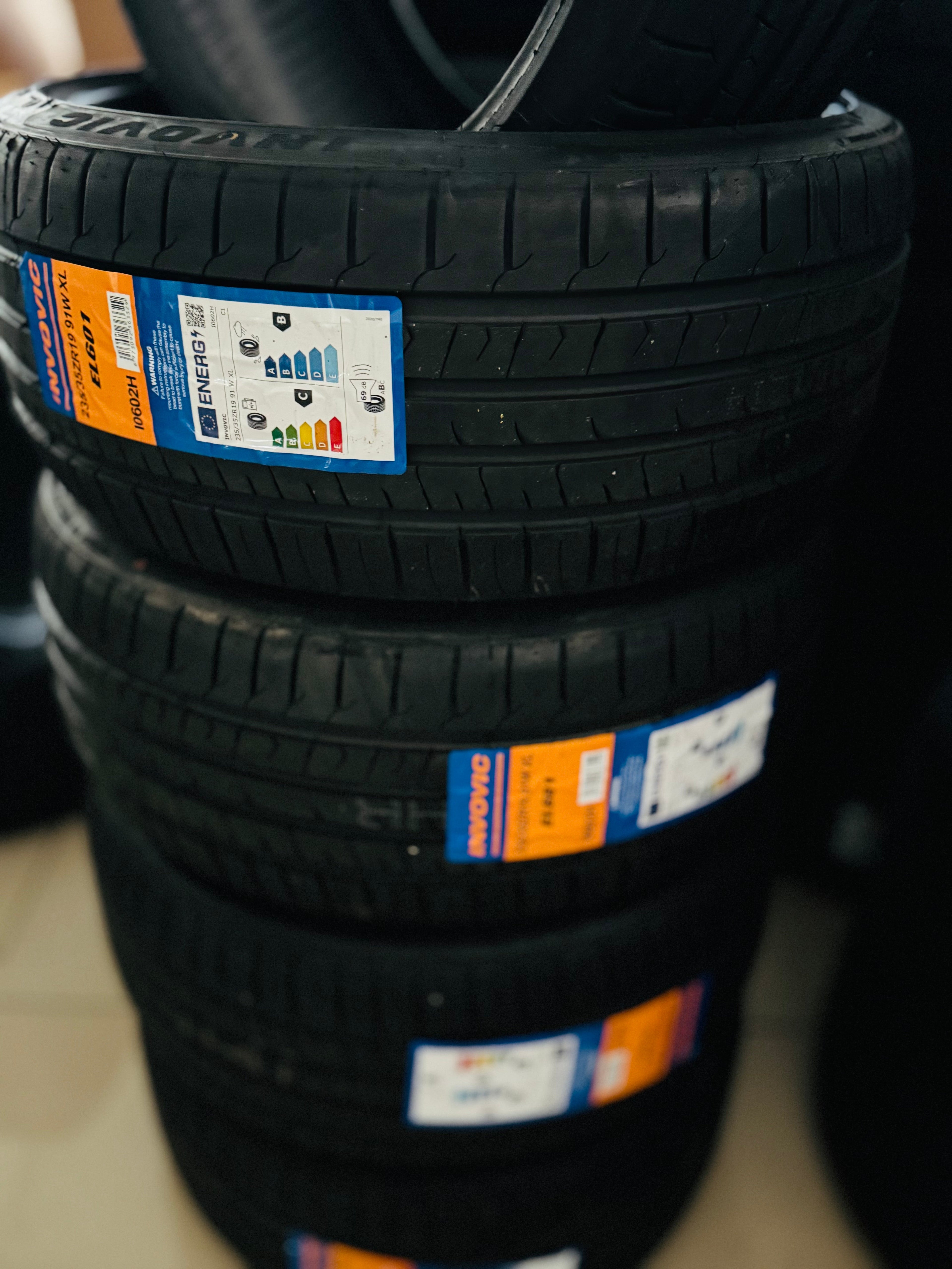 235/35/19 INVOVIC  TYRE