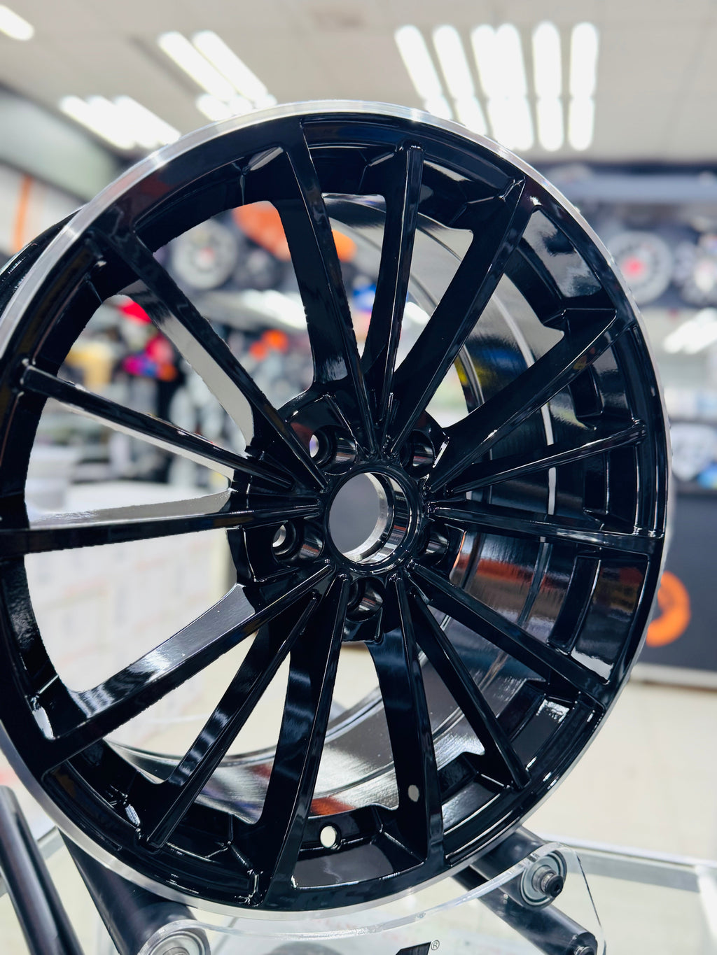 17” V-DUB  CLUBSPORT 2 GB SILVER LIP