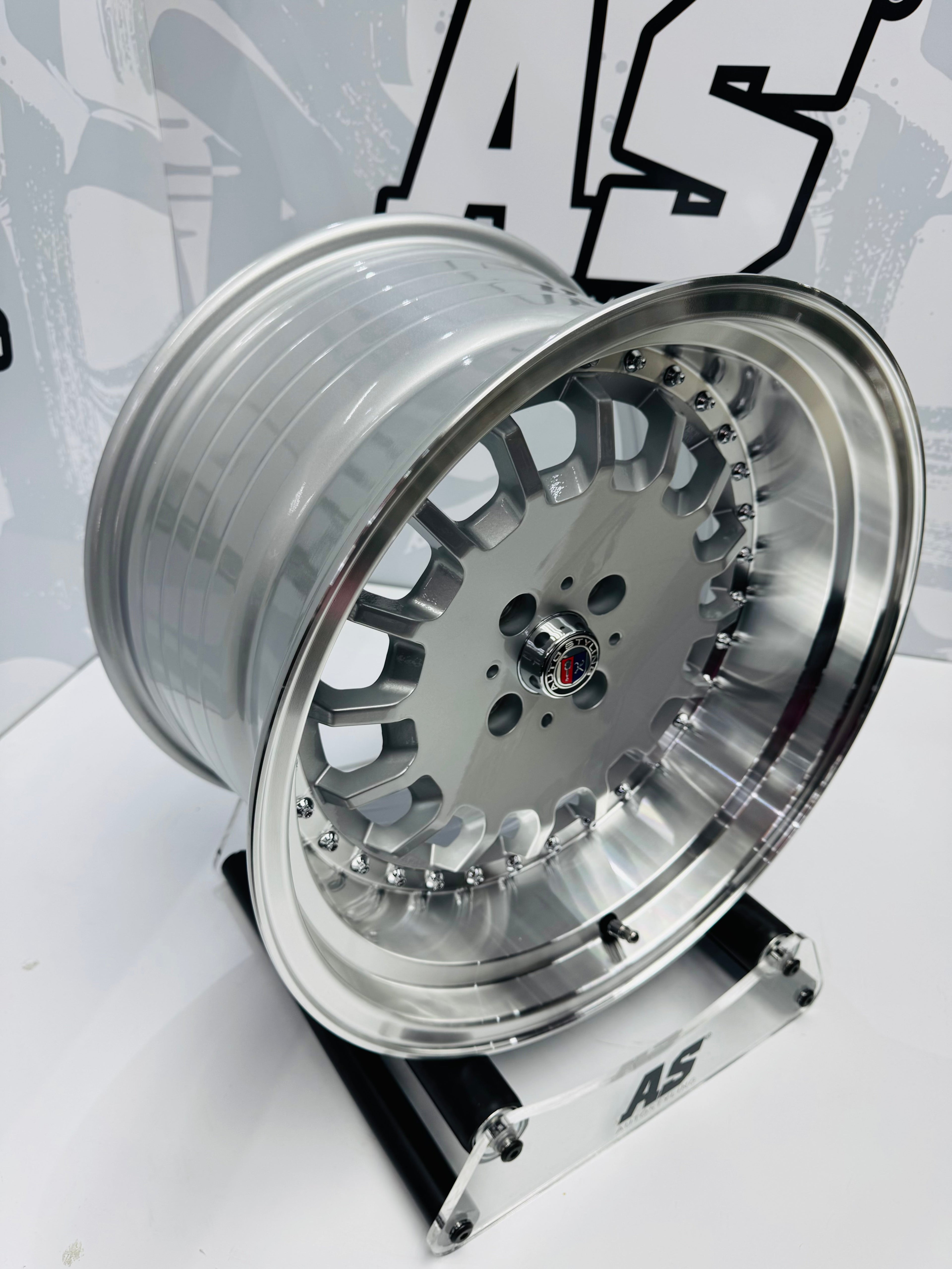 17” AS- E30 BOTTLE CAPS   8.5/10j 4/100  SILVER