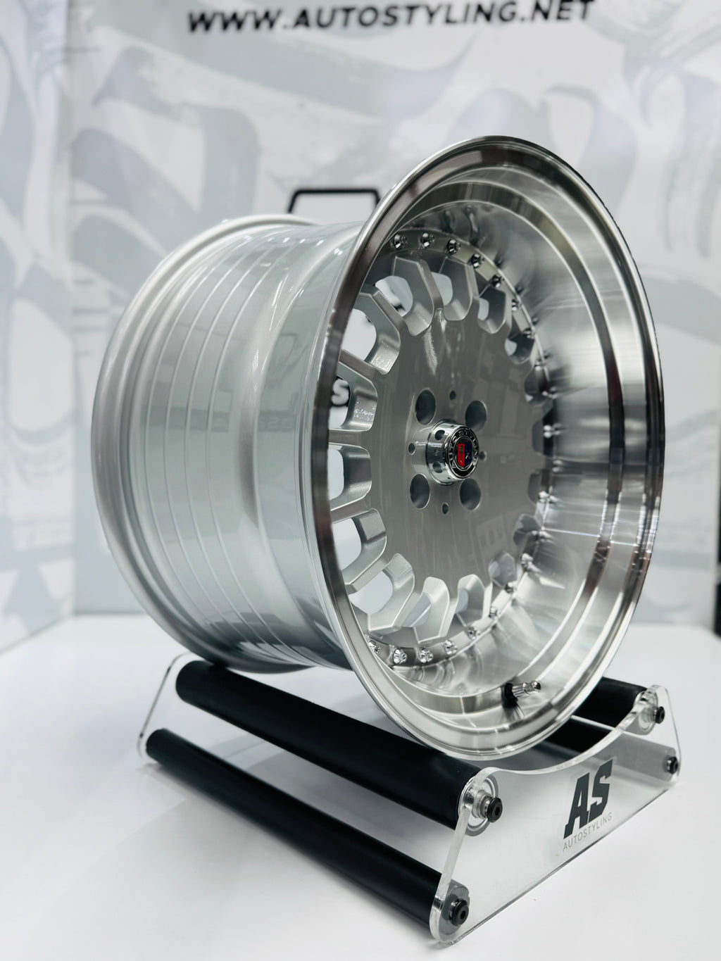 17” AS- E30 BOTTLE CAPS   8.5/10j 4/100  SILVER