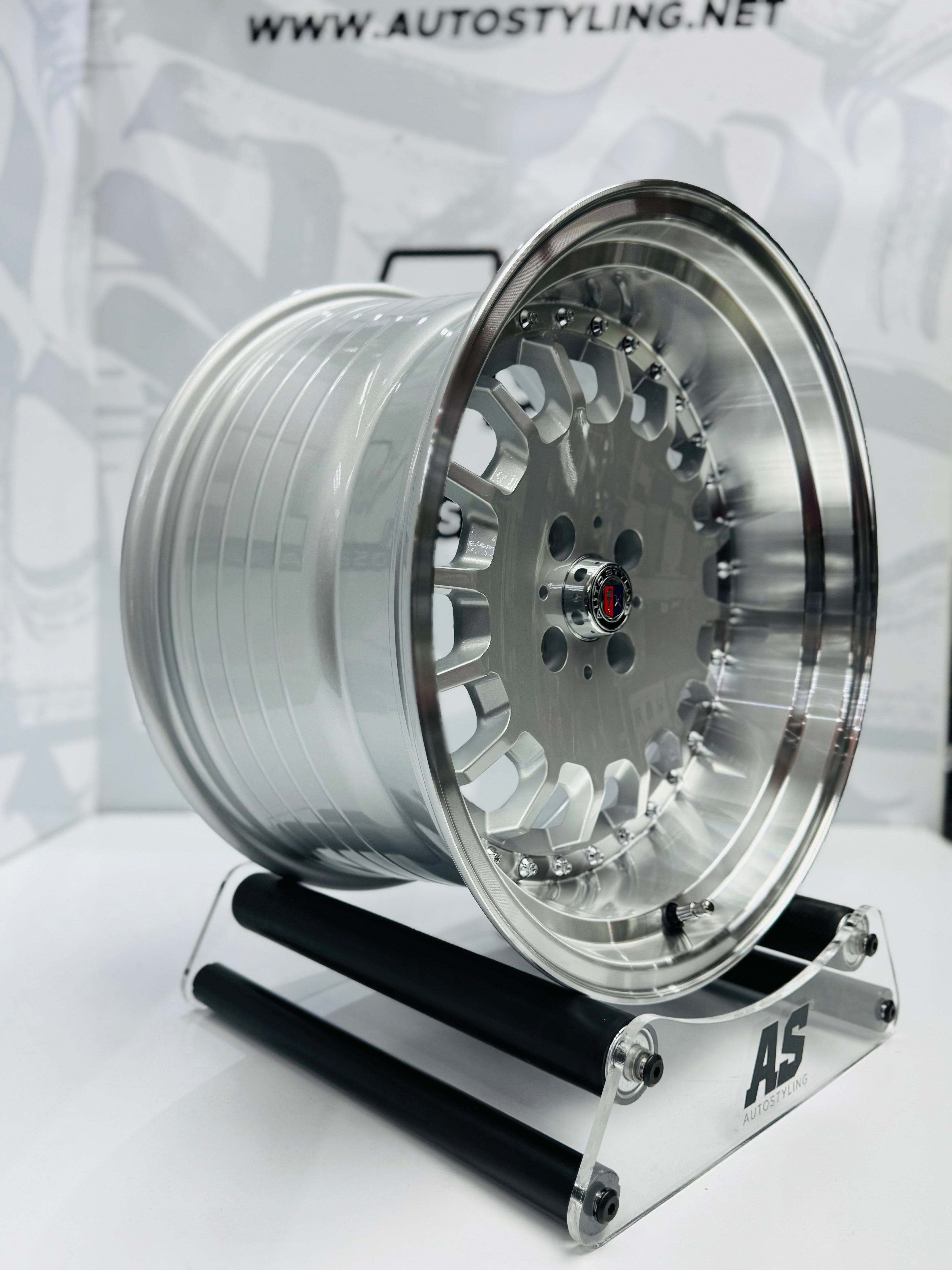 17” AS- E30 BOTTLE CAPS   8.5/10j 4/100  SILVER