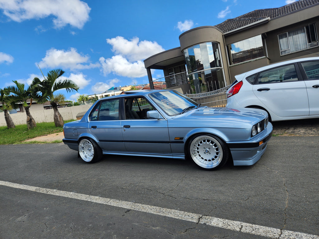 17” AS- E30 BOTTLE CAPS   8.5/10j 4/100  SILVER