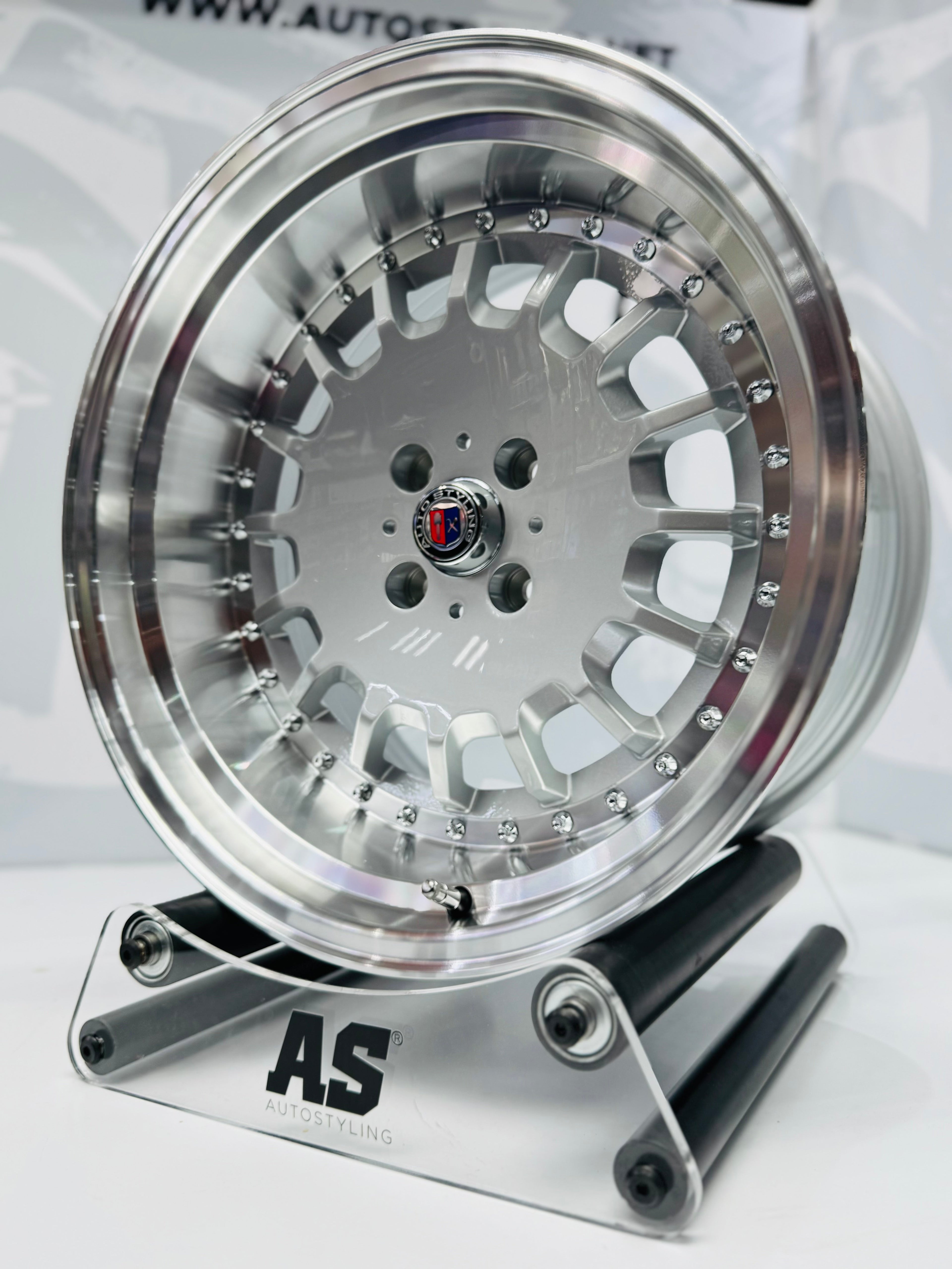 17” AS- E30 BOTTLE CAPS   8.5/10j 4/100  SILVER