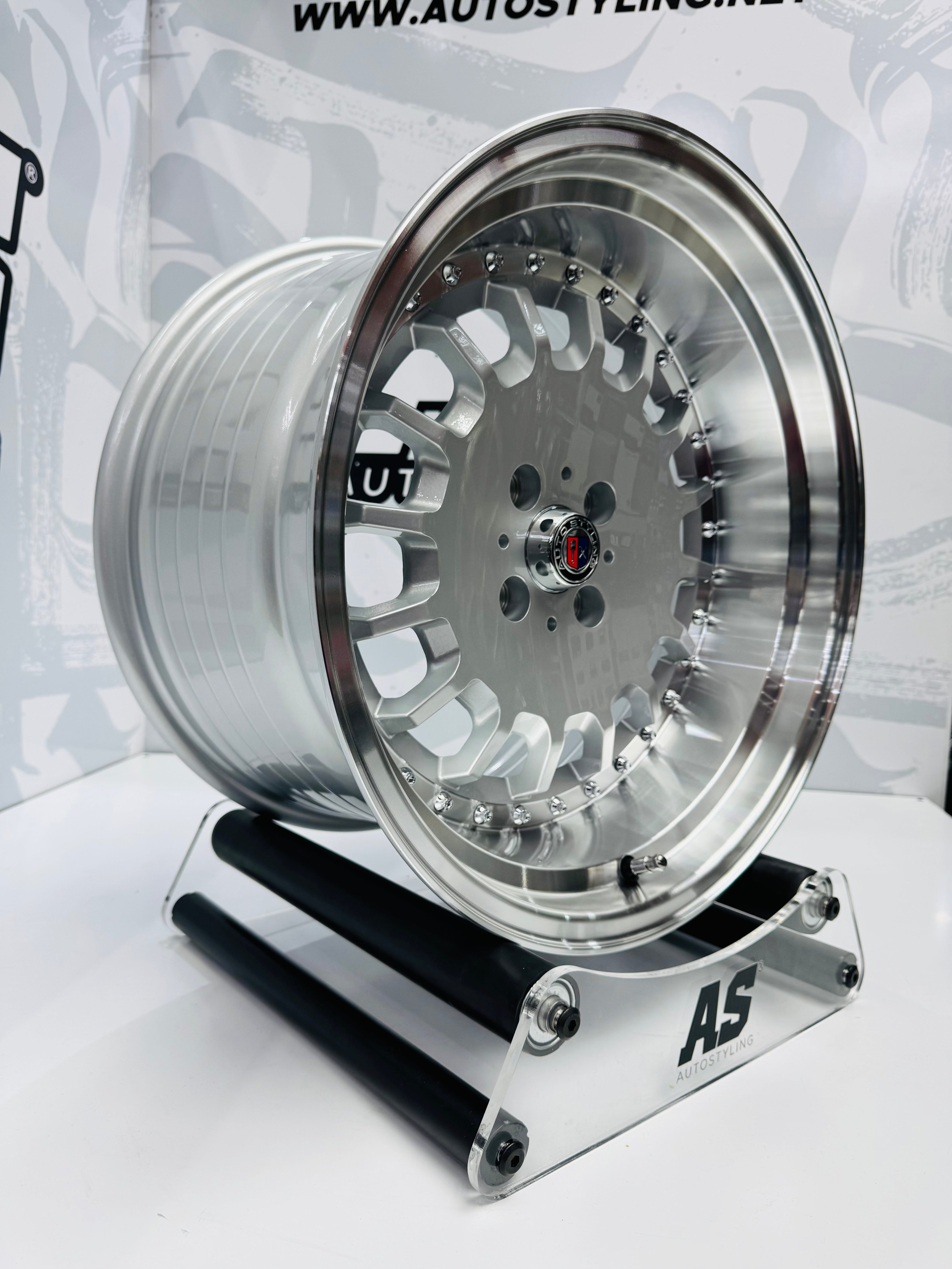 17” AS- E30 BOTTLE CAPS   8.5/10j 4/100  SILVER