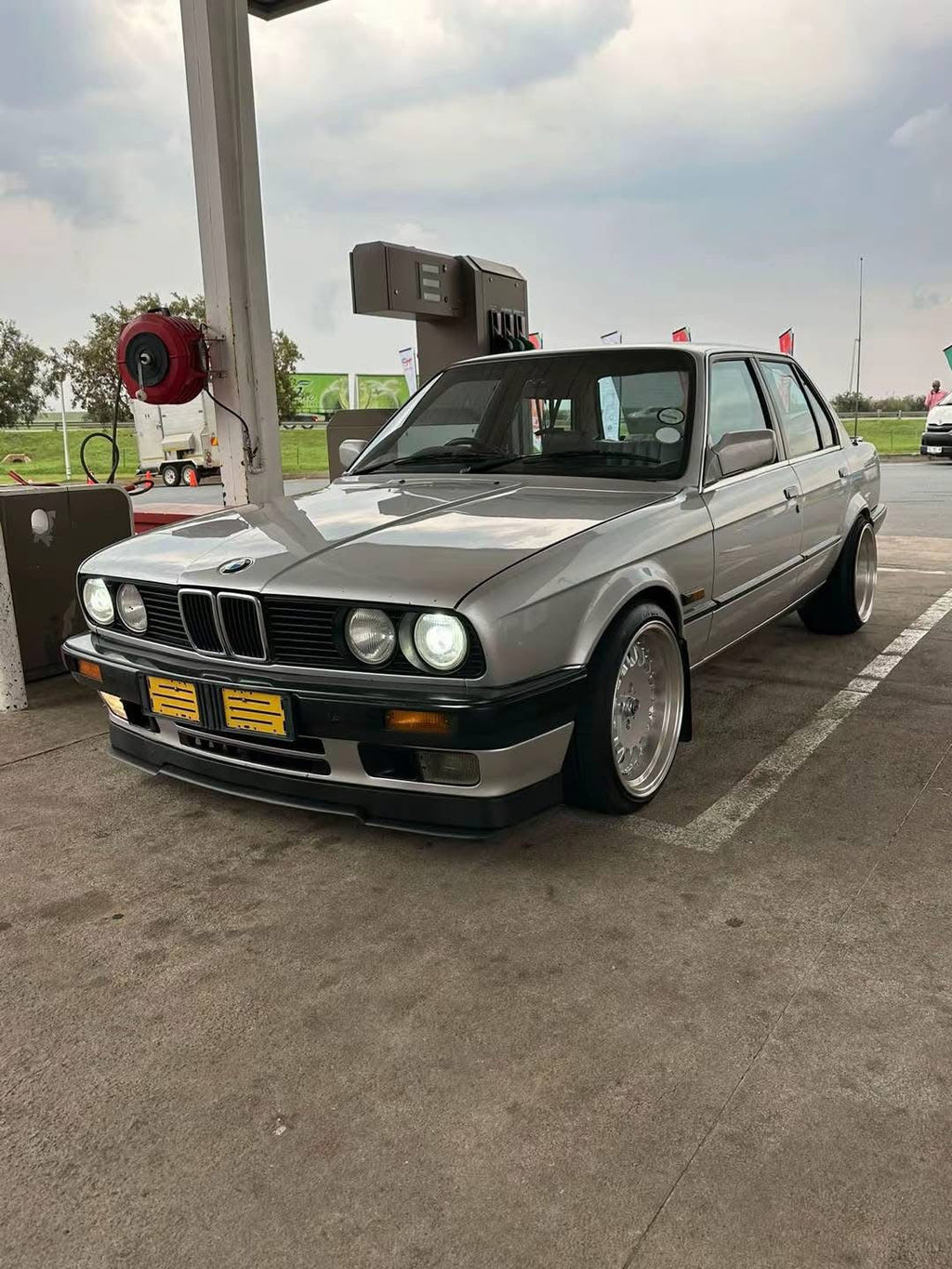 17” AS- E30 BOTTLE CAPS   8.5/10j 4/100  SILVER