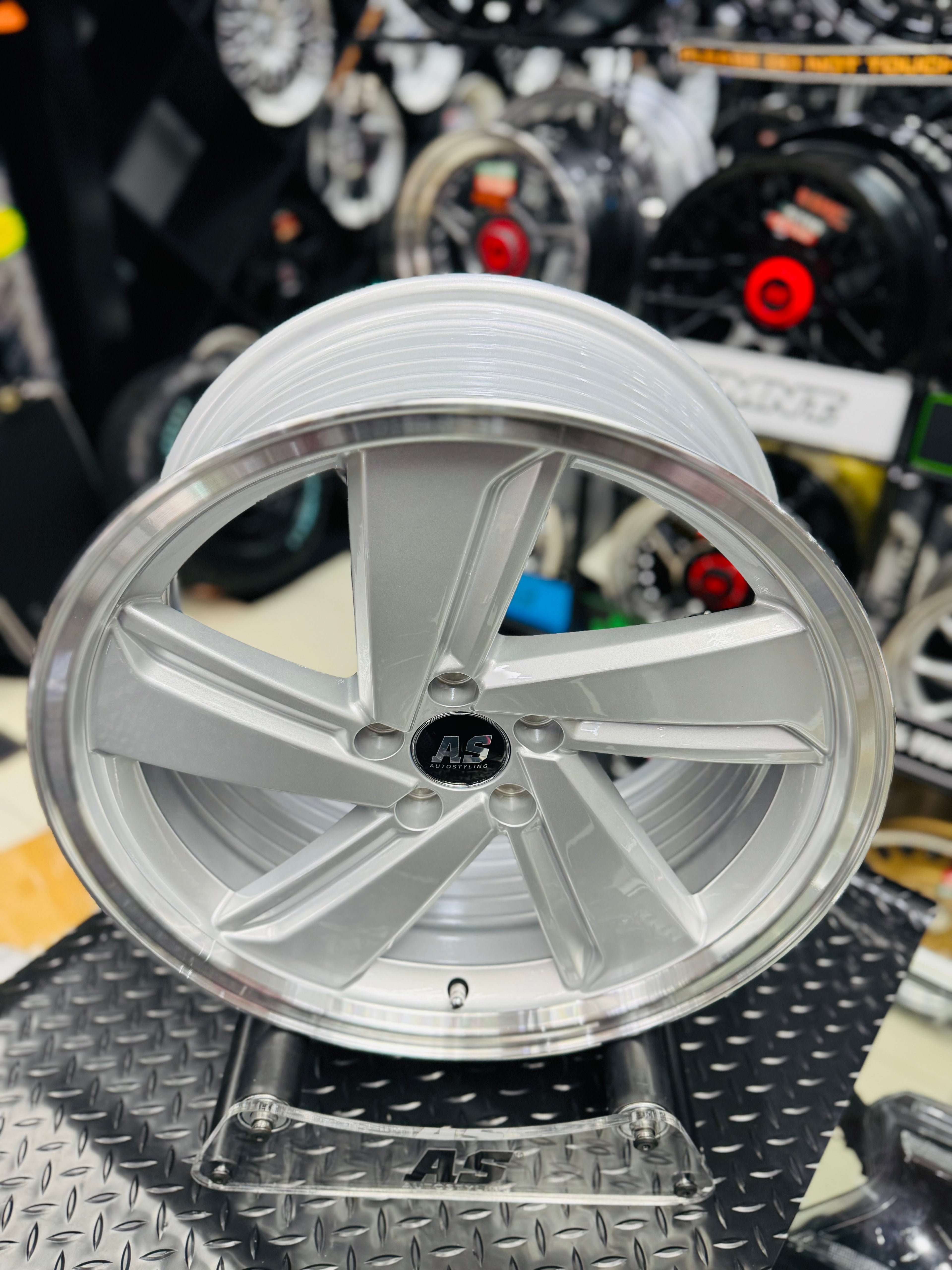 17” AS- MILTON DISHED 5/100 SILVER RIMS