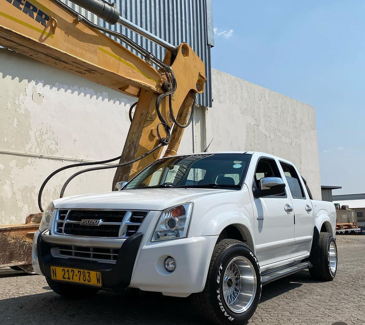 235/60/15 Vitour galaxy r1 white letters