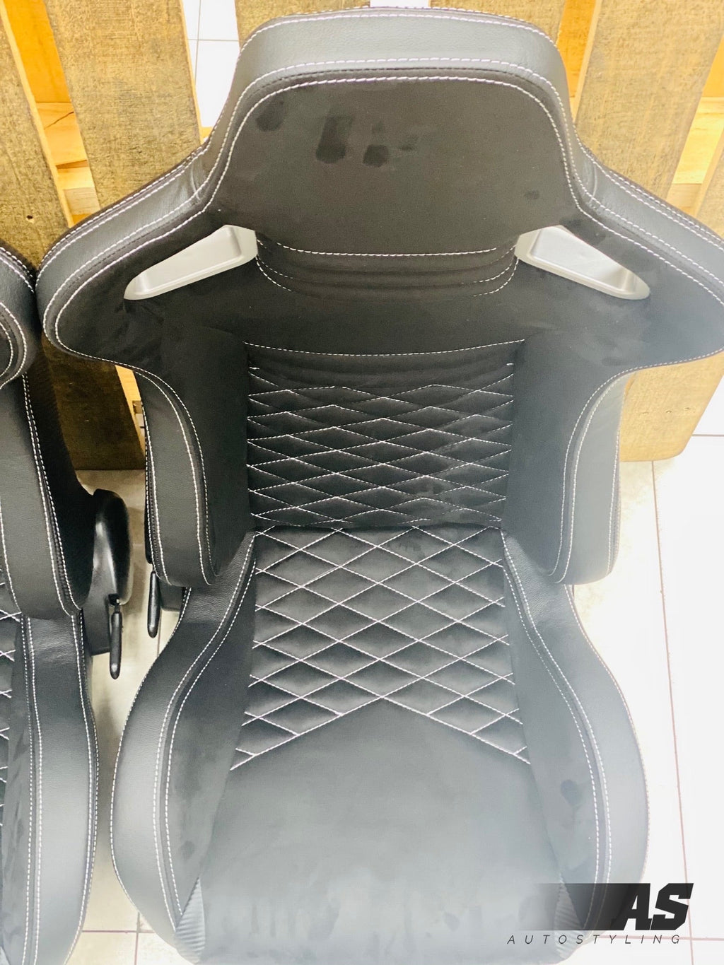 AS WINGBACK SEATS (B)