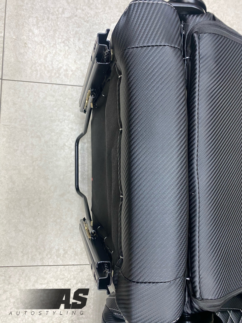 AS WINGBACK SEATS (D) CARBON LOOK