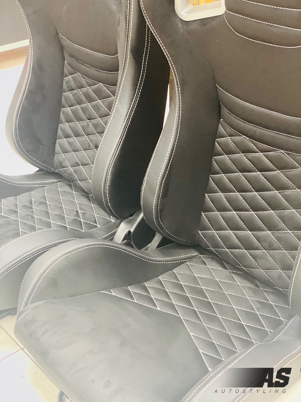 AS WINGBACK SEATS (B)