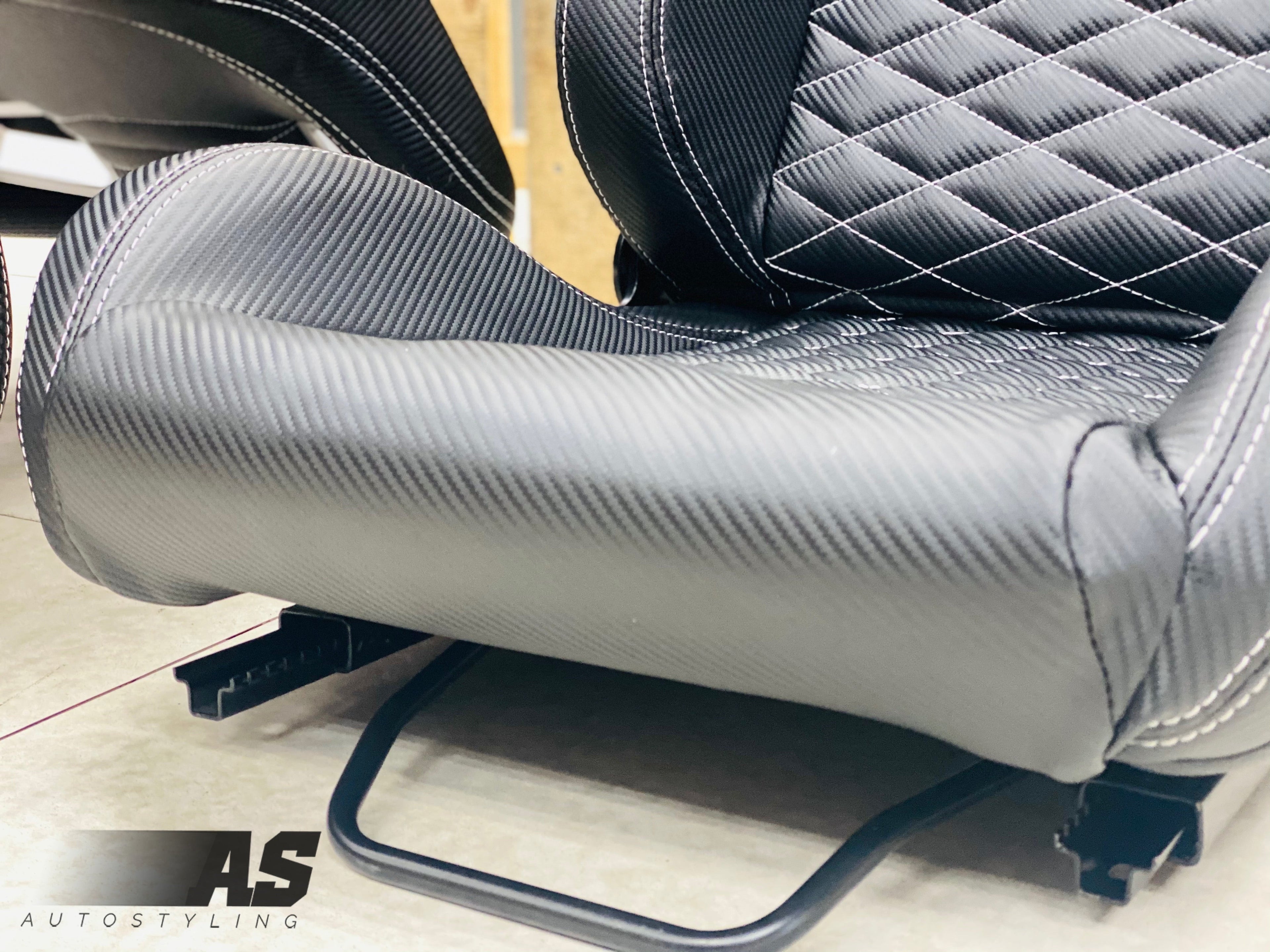 AS WINGBACK SEATS (D) CARBON LOOK