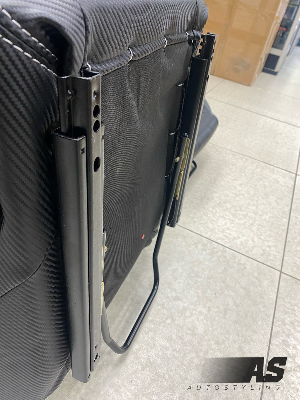 AS WINGBACK SEATS (D) CARBON LOOK